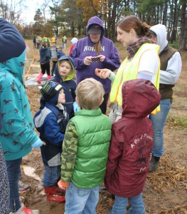 Kimberlee Moran talks archaeology to members of the Salem Co. 4-H club